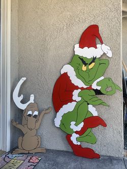 Grinch and max front yard decorations