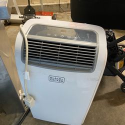LOW PRICE MOVING- $600 RETAIL AIR CONDITIONER