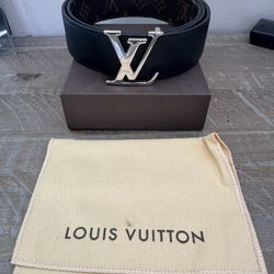 Louis Vuitton Men’s 40MM  Reversible Belt 