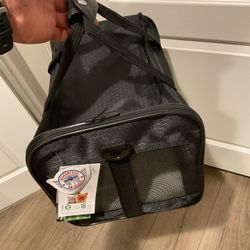 New Sherpa Travel Original Deluxe Pet Carrier - Black South Austin by William Cannon Near The I35 $45 Cash Or Zelle
