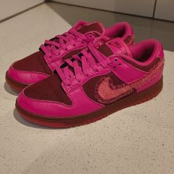 Valentines Day dunks size 8 men 