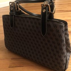Dooney and Bourke Purse (like new)