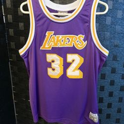 Men’s XL Vintage Magic Johnson Jersey 