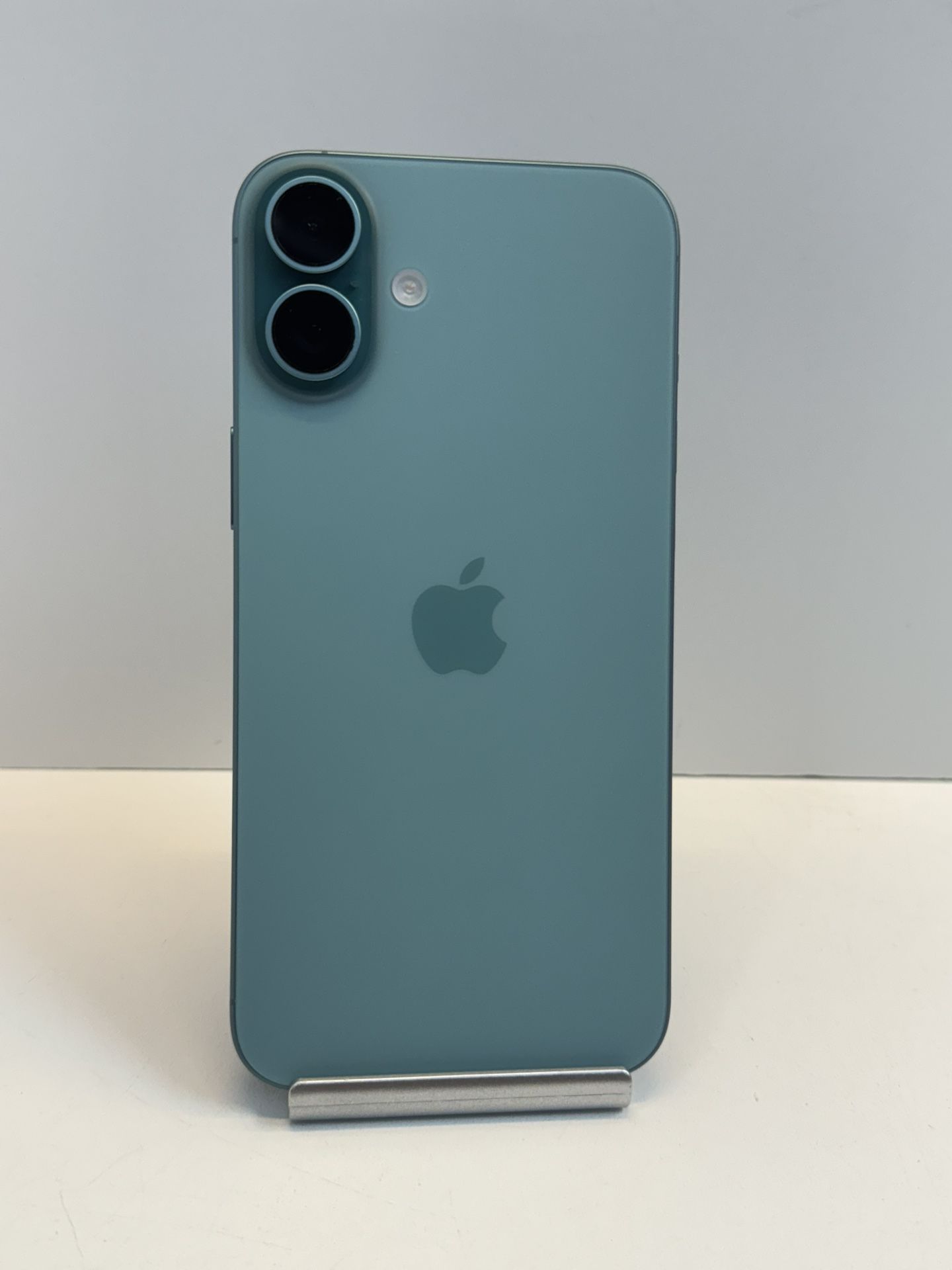 Apple iPhone 16 PLUS 128gb. ( Unlocked Cellphone )