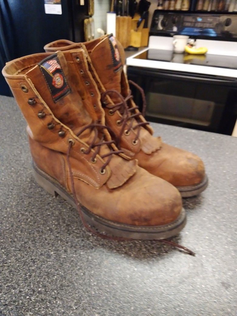 JUSTIN   WORK BOOTS. DOUBLE COMFORT BOOT. SIZE. 10.5.   STEEL TOED