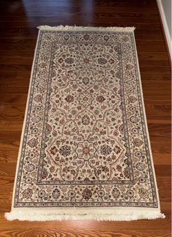 Traditional style area rug 5’x3’