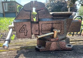 COLUMBIAN D4 4-INCH BENCH VISE *SEE ALL THE PHOTOS* SOLD AS SHOWN & AS IS