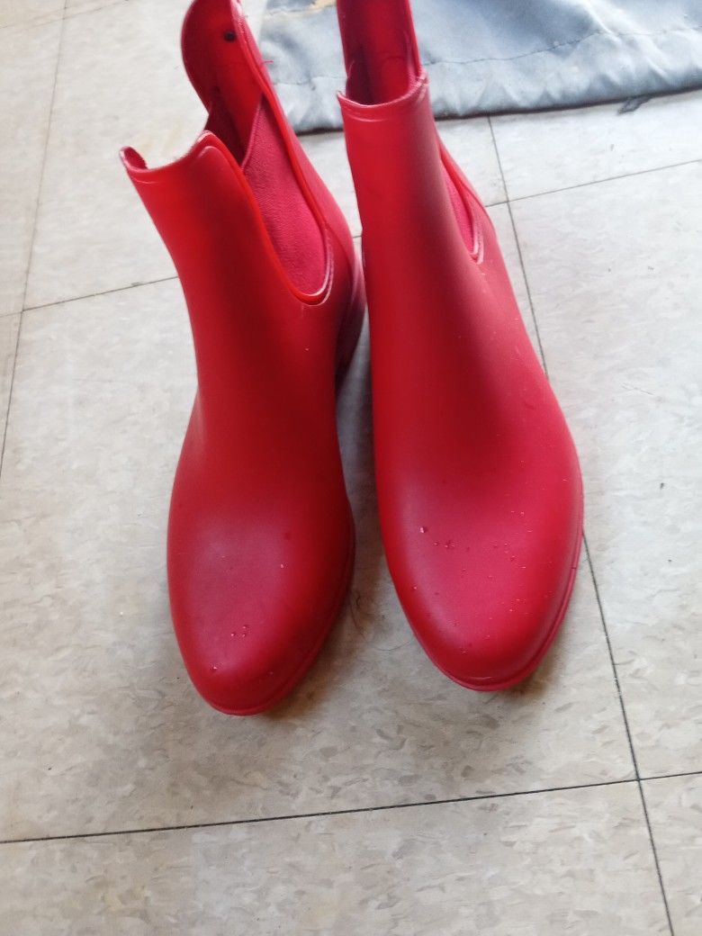 Medium Rain Boots $5