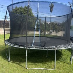15FT TRAMPOLINE 