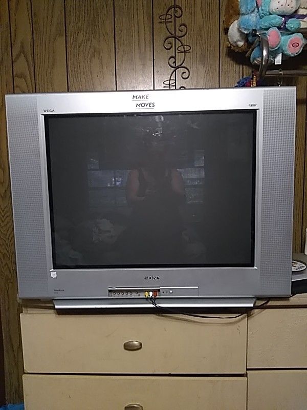 32" T.V. Sony Trinitron wega sdtv for Sale in Harrison, MI OfferUp