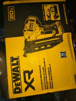 DEWALT XR 16 GA Angled Finish Nailer Kit