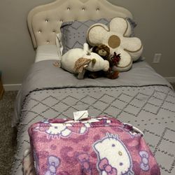 Girls Twin Size Bed With Storage Also Comes With Mattress 