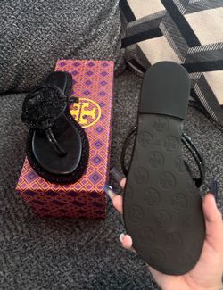 Tory size 7