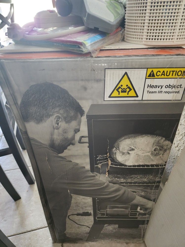 Masterbuilt MES 35/B Electric Smoker (Brand New) Open It And Didn't Feel Like Assembling