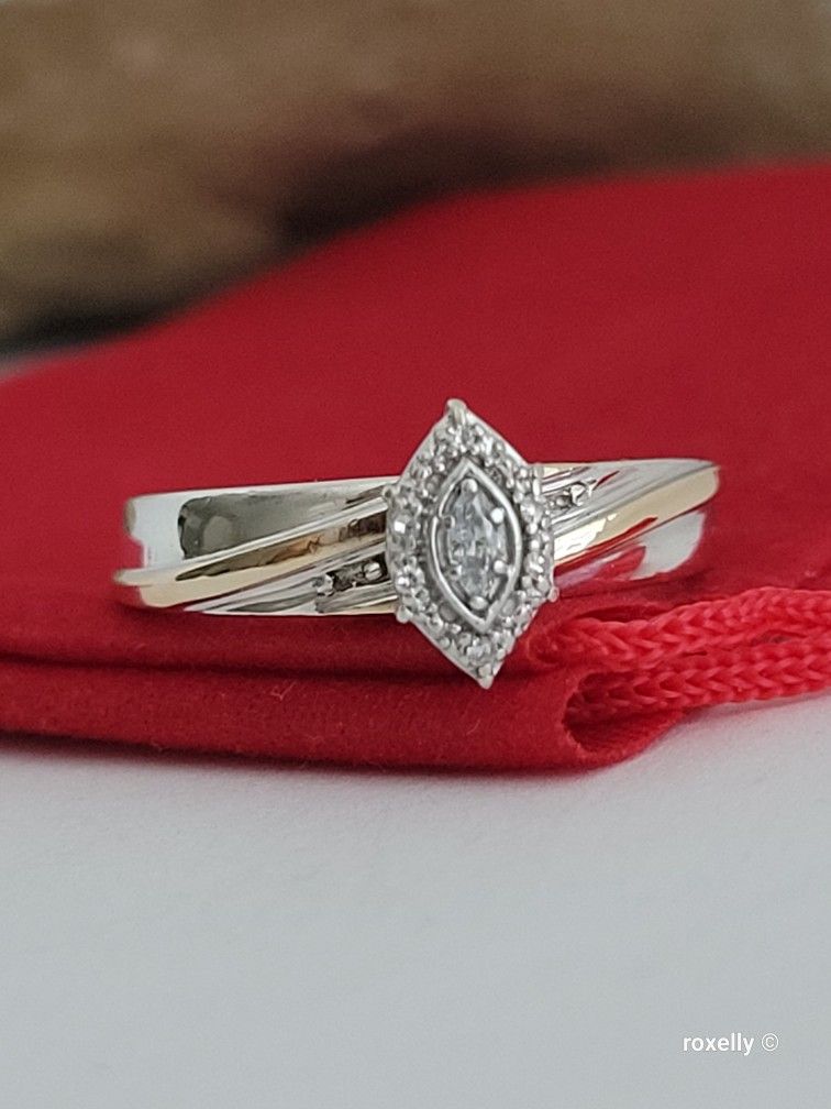 ❤️Size 7 Fancy Sterling Silver and Solid Yellow Gold Diamond Ring!/ Anillo de Plata Esterlina y Oro Sólido con Diamantes! 👌🎁