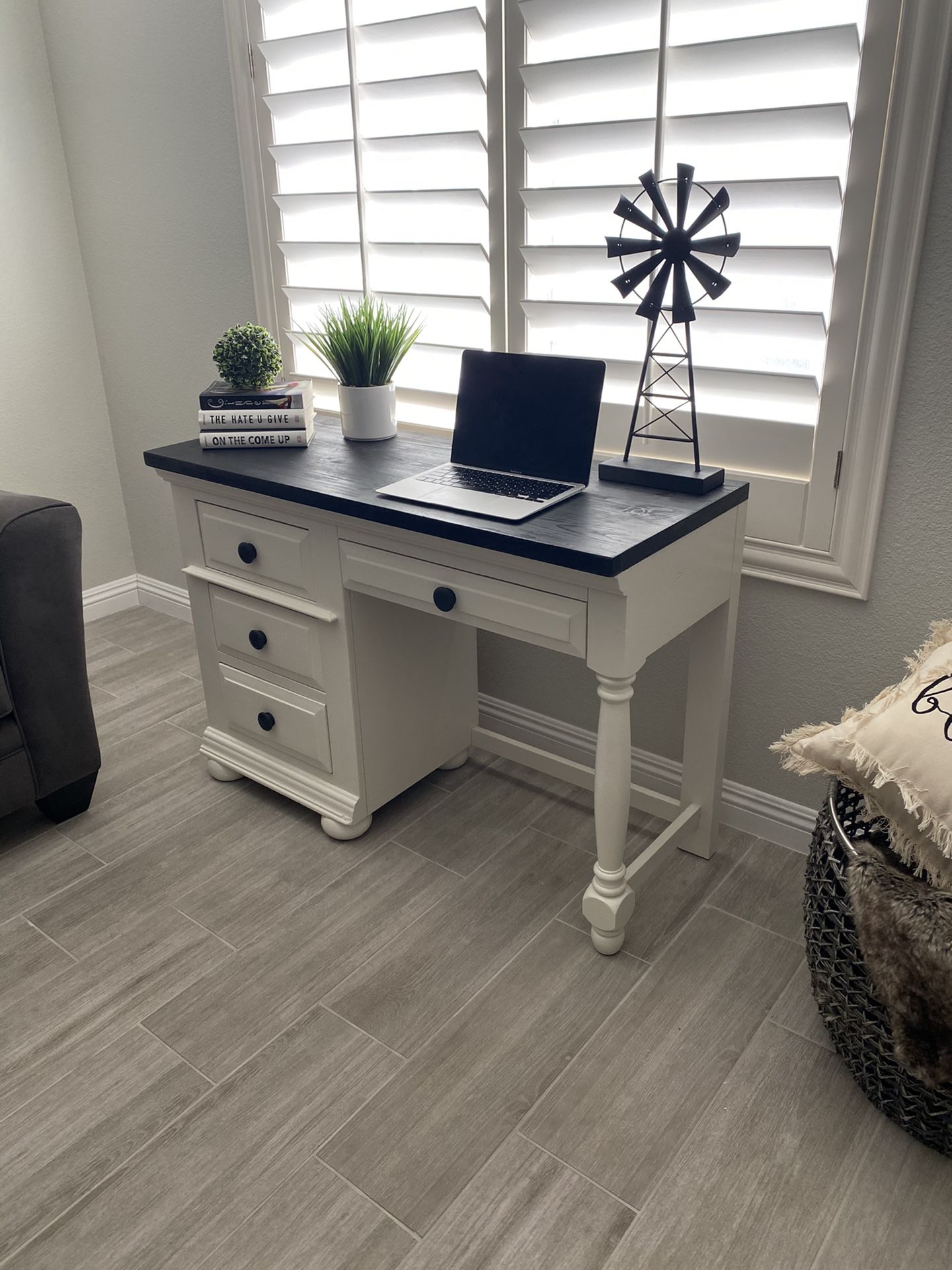 FARMHOUSE/RUSTIC Broyhill Desk💕💕💕