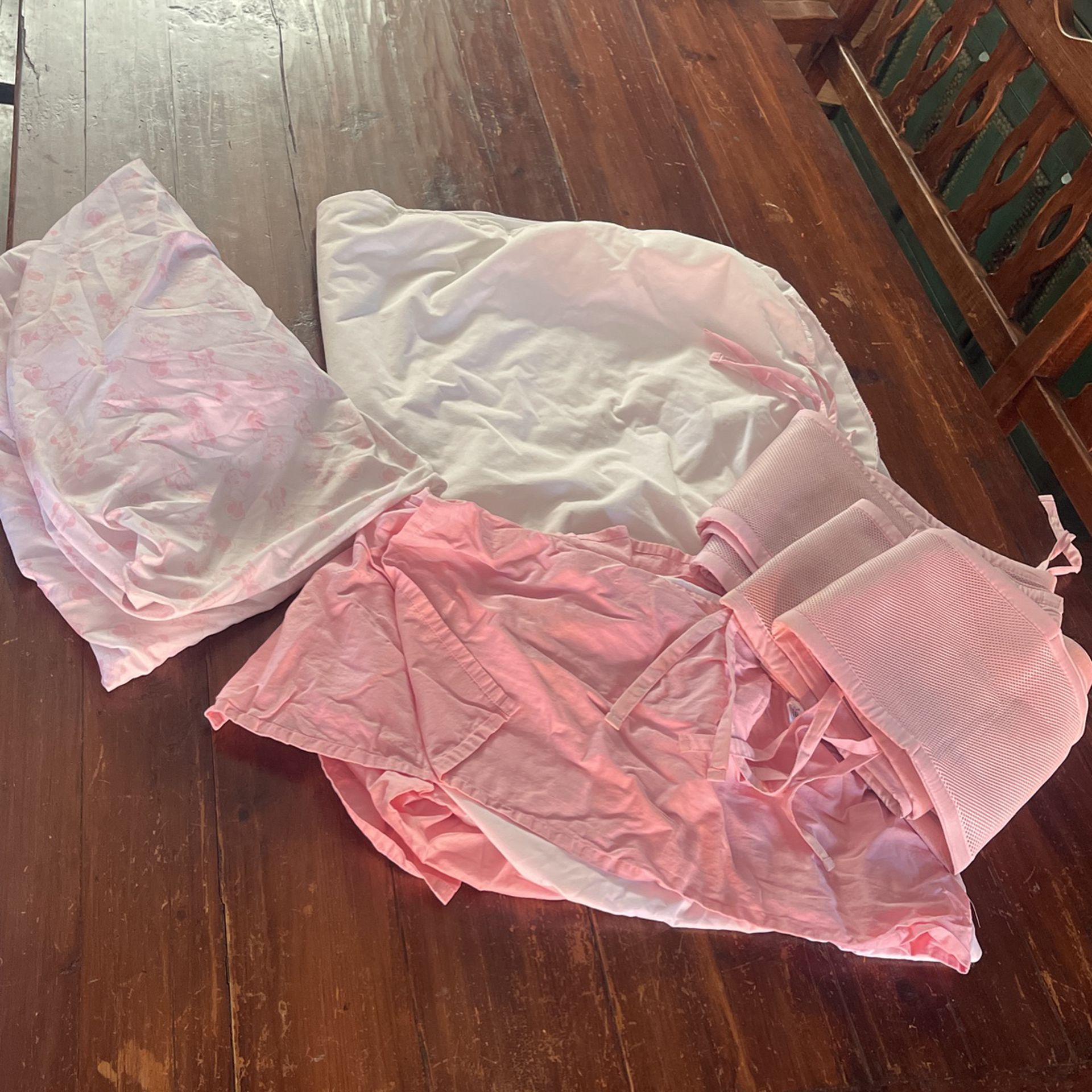 Crib Sheet, Mattress Pad, Bed Skirt And Mesh Bumper
