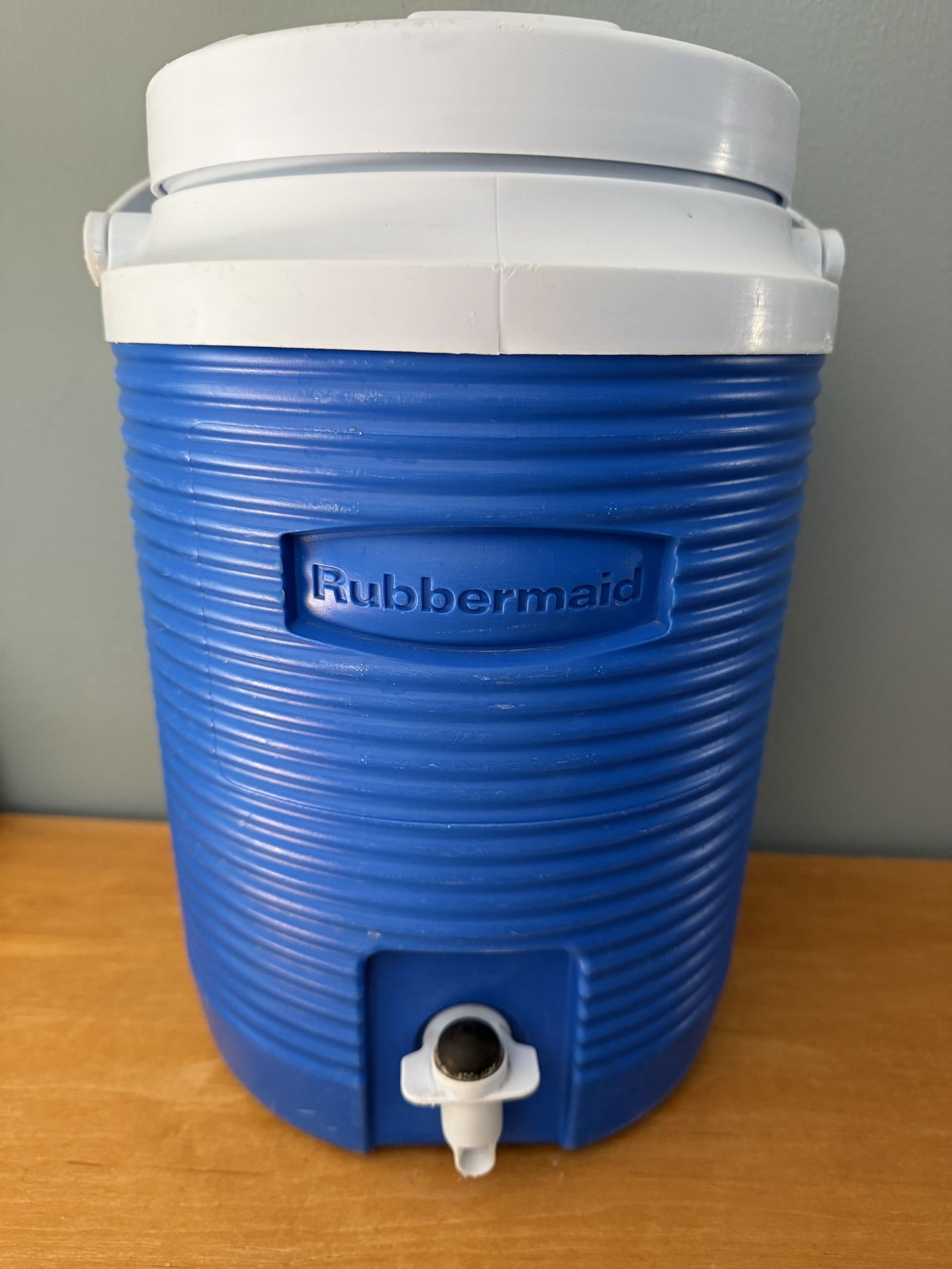 Rubbermaid Water Cooler with Spigot
