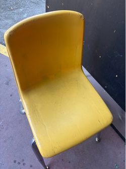 Classroom chairs - Yellow