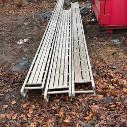 Scaffolding/siding Pumpjacks/planks