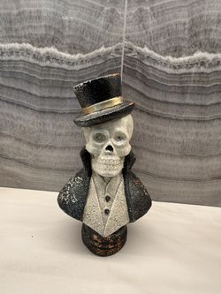 Halloween Skelton Lights Up