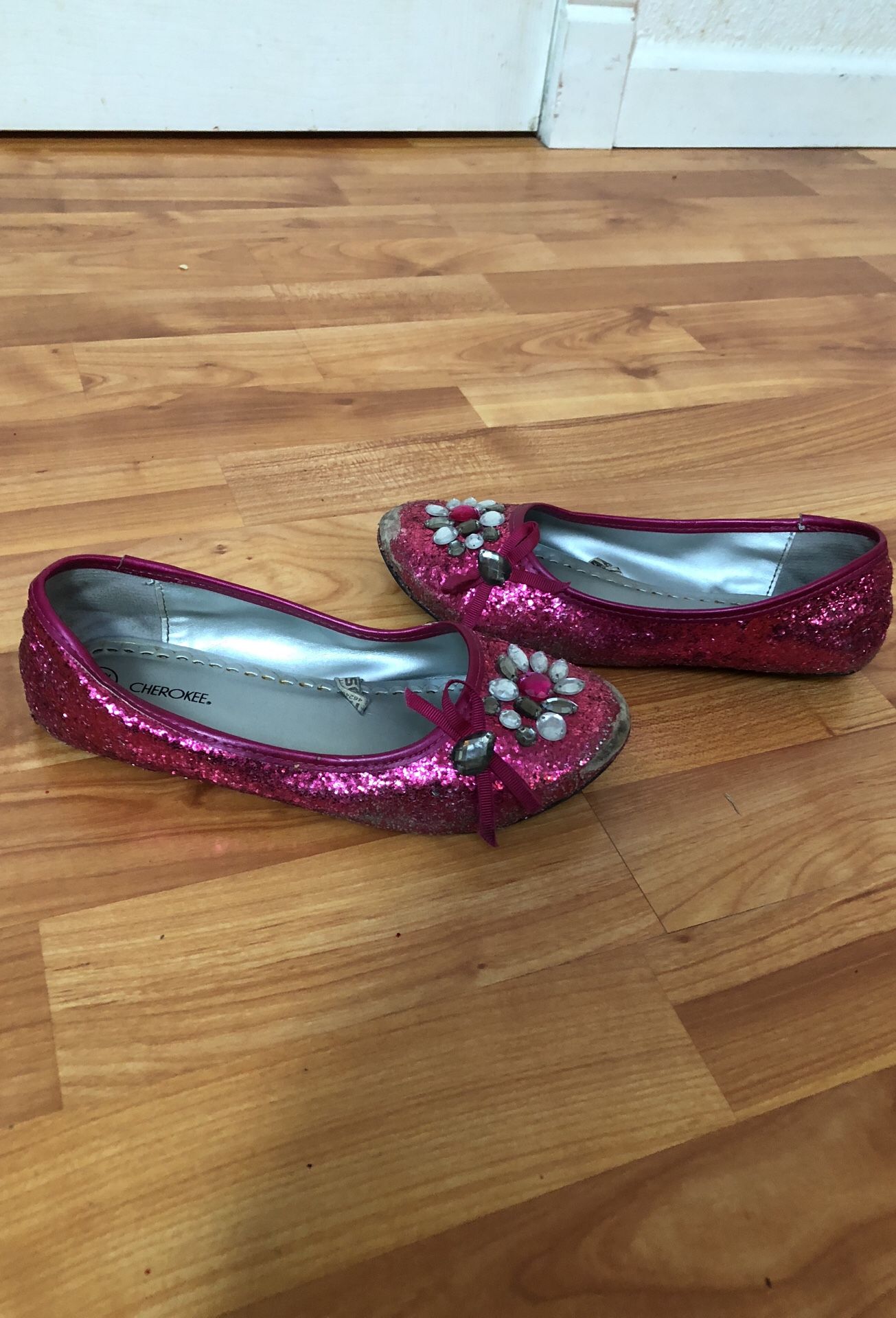 Girls shoes size 2 1/2