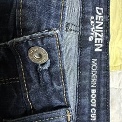 Size 8 Denizen By Levi Perfect Condition 