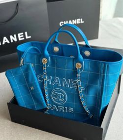 NWOT Turquoise CC CANVAS TOTE with Matching Attache, Never Used In Perfect Condition