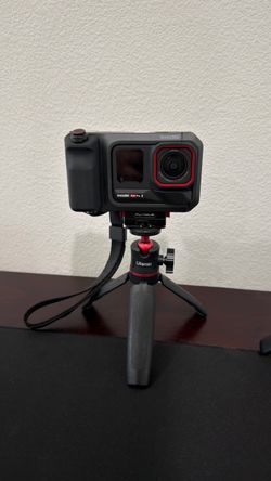 Insta360 Ace Pro 2 Ultimate Vlogging Bundle