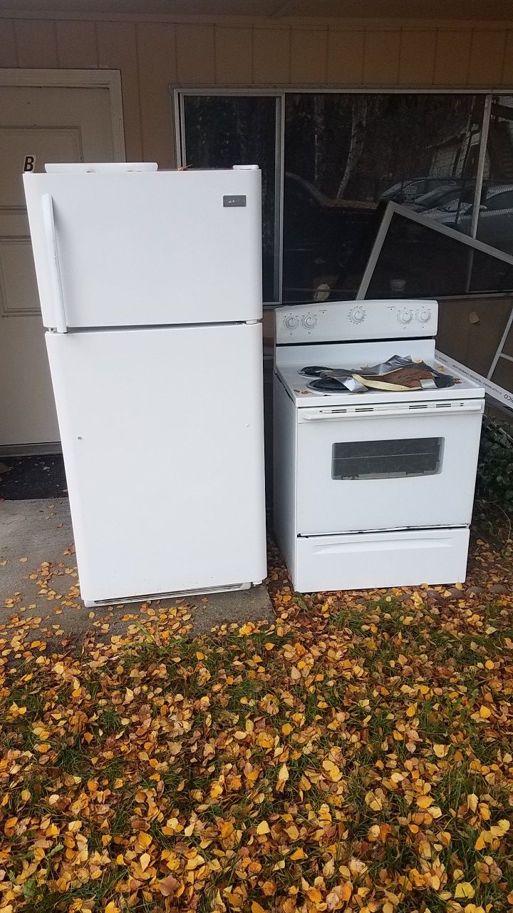 Free! Refrigerator & Range - Auburn
