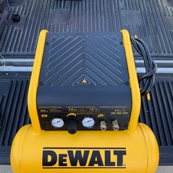 DeWalt Heavy-Duty 225 PSI Air Compressor – New (Open Box)
