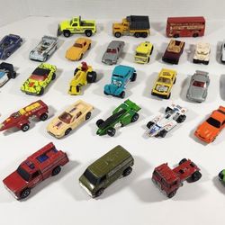 LOT OF 32 VINTAGE DIE CAST VEHICLE COLLECTION 