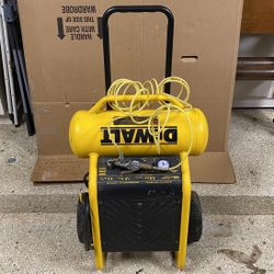 Dewalt 4.5 Gallon Portable Electric Air Compressor 225 Psi 