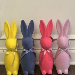 4 flcoked bunnies 16”