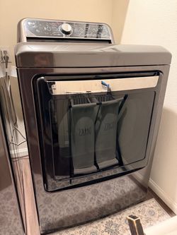 LG 7.2 Cu. Ft. Smart Gas Dryer w/Steam & Sensor Dry- Black Steel