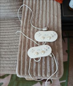 WII CLASSIC GAME CONTROLLERS