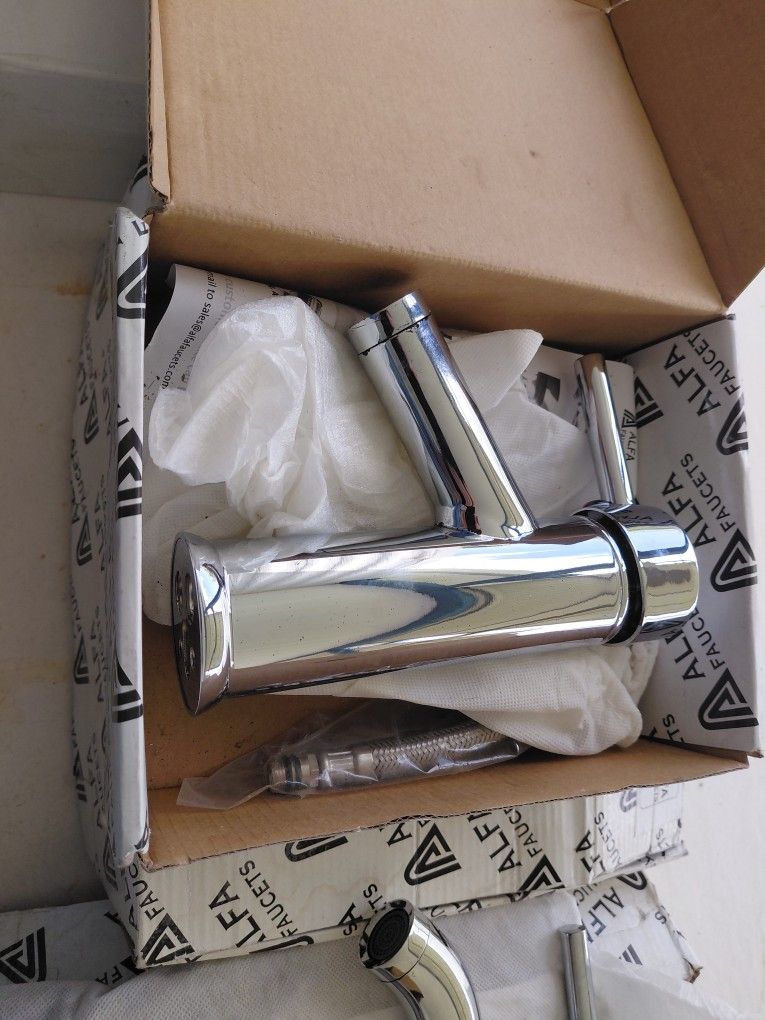 Alfa Bath Faucet, New With Mounting Hardware