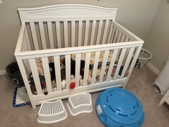 White Delta Children’s 4 in 1 Crib With Mattress