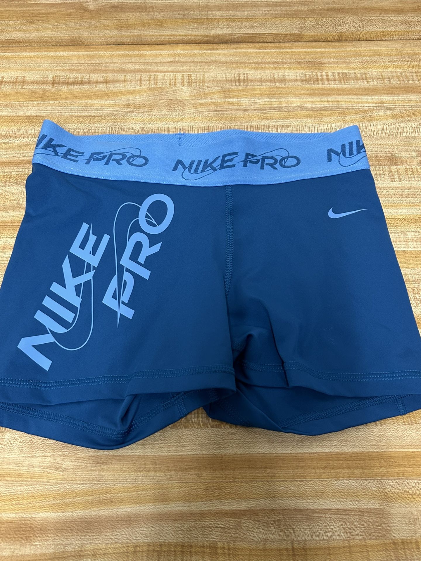 Women’s Nike Pros