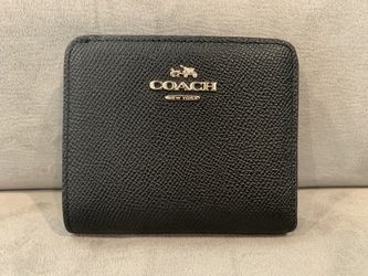 New with tag. Never used. Coach small wallet