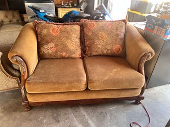Vintage Antique Loveseat Couch 🛋️