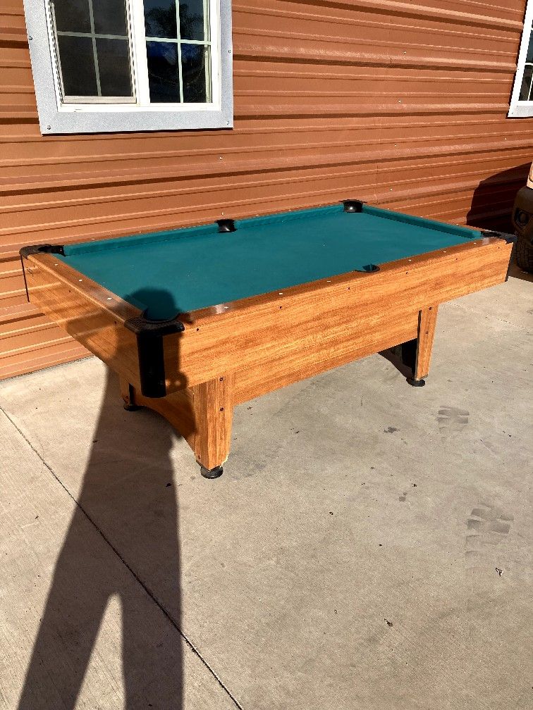 Excellent Pool Table 80x45
