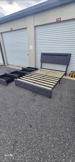 Queen bed frame with 4 drawer in the bottom & Matress(🌊DELIVER OPTION)