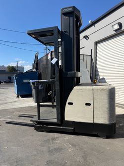 Crown Electric Forklift Order Picker 3000 LB