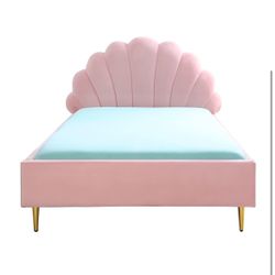 2 Twin bed frames With mattresses And accessories 