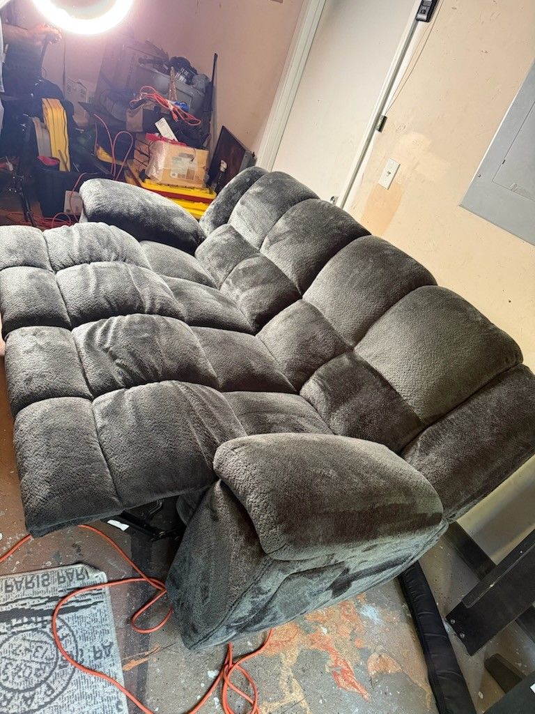 Beautiful Gray Recliner 2pc Set $600 Couch and Loveseat has recliners!