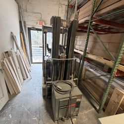 Crown Electric Forklift 3500lbs Capacity 