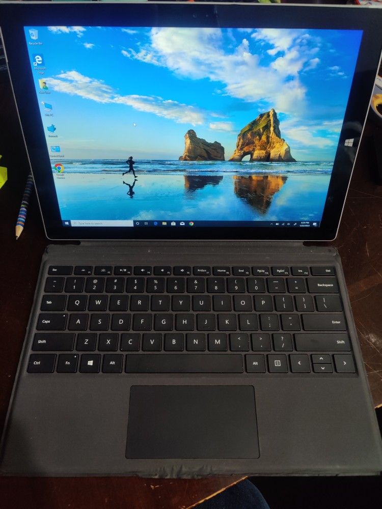 Microsoft Surface Pro 3 Intel Core i5-4th Gen , 8gb Ram, 256gb SSD, Windows 10, Office, Charger.