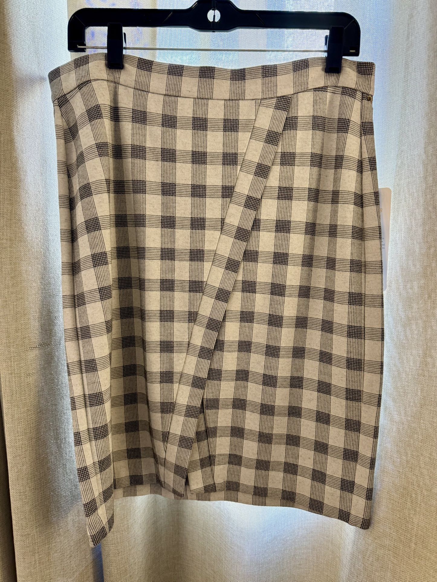 Brand New Women’s Cabi Pencil Skirt (size 8)