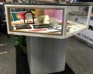 Glass showcase